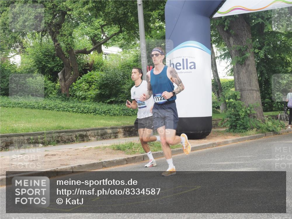 29.06.2025 - hella hamburg halbmarathon KatJ http://msf.ph/oto/8334587 29.06.2025 10:17:42 Zwischen KM18-KM19 1122, 2604 meine-sportfotos.de