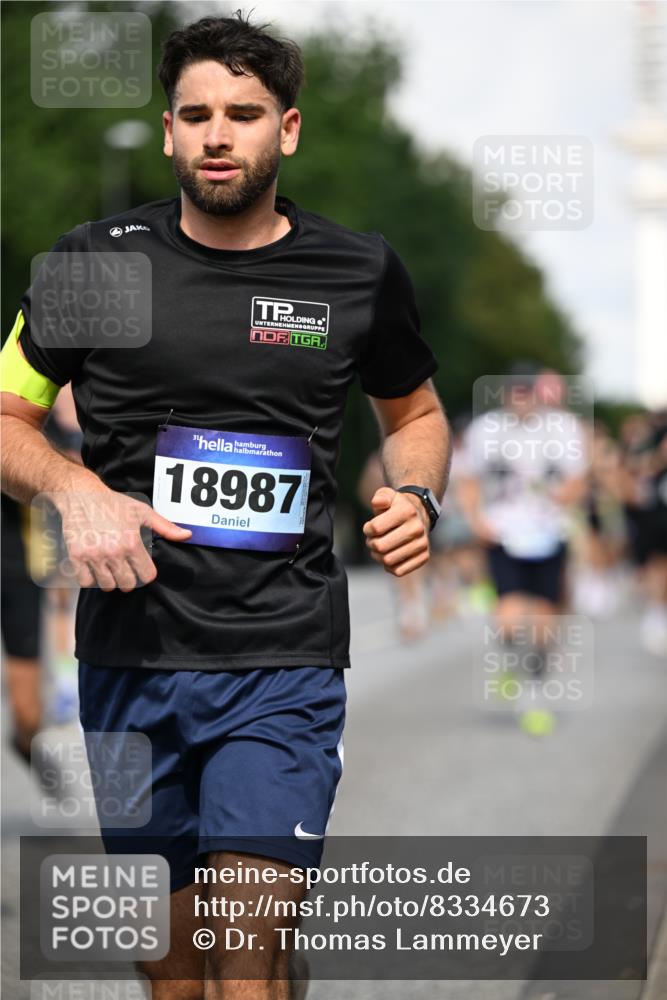 29.06.2025 - hella hamburg halbmarathon Dr. Thomas Lammeyer http://msf.ph/oto/8334673 29.06.2025 09:55:53 Kennedybrücke 1057, 1139, 1169, 1512, 1569, 1604, 1763, 3305, 3618, 4565, 4871, 4915, 5007, 5011, 5047, 5231, 5336, 5690, 6373, 6700, 6711, 7185, 7710, 8564, 8852, 9444, 9547, 10493, 10691, 10741, 11062 meine-sportfotos.de