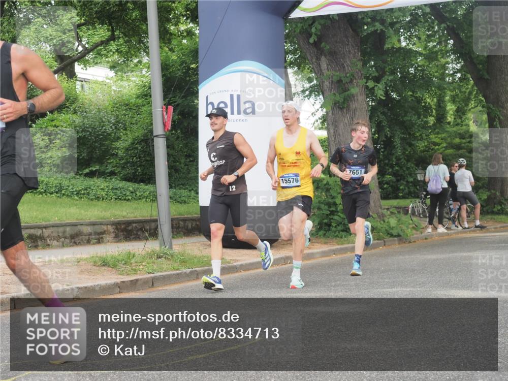 29.06.2025 - hella hamburg halbmarathon KatJ http://msf.ph/oto/8334713 29.06.2025 10:17:45 Zwischen KM18-KM19 1122, 2604, 7651 meine-sportfotos.de