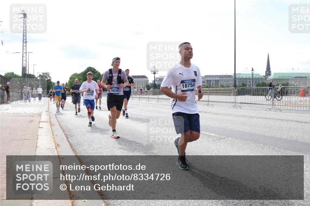 29.06.2025 - hella hamburg halbmarathon Lena Gebhardt http://msf.ph/oto/8334726 29.06.2025 10:13:18 Lombardsbrücke 15922, 16030, 8913, 18754, 1007, 1020, 1051, 1747, 1859, 2055, 2942, 2961, 3218, 3360, 3728, 3729, 4187, 4532, 4950, 5546, 6207, 6489, 6724, 7346, 7446, 7447, 7460, 7873, 8279, 8398, 8405, 8913, 9141, 9527, 9612, 10067, 10402, 11720, 12492, 13331, 13928, 14404, 15531, 15663, 15922, 16030, 16255, 16323, 16437, 17474, 17699, 17988, 18048, 18222, 18231, 18320, 18530, 18732 meine-sportfotos.de