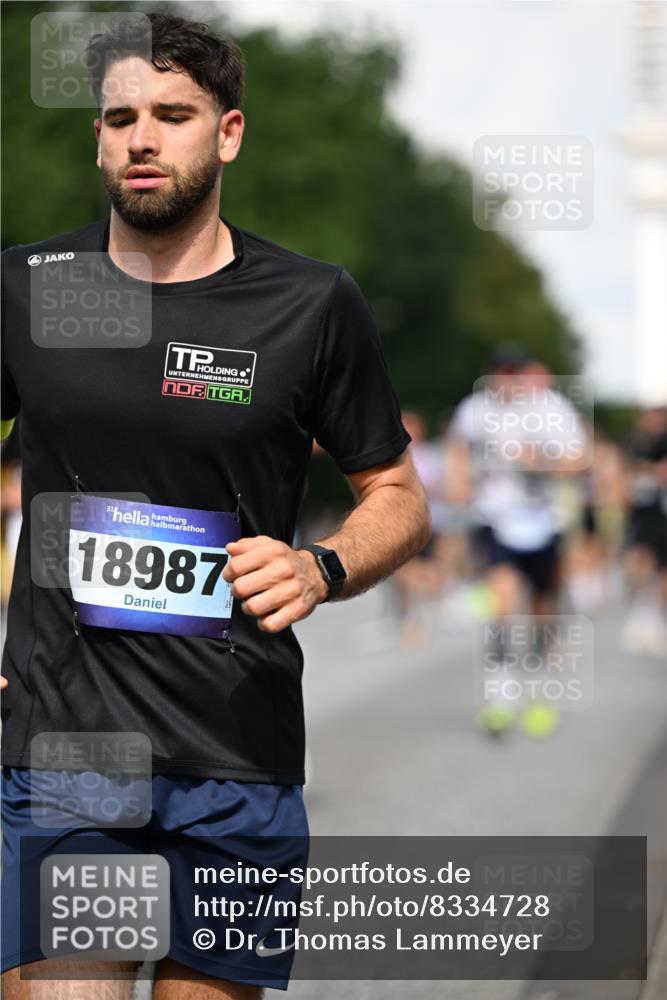 29.06.2025 - hella hamburg halbmarathon Dr. Thomas Lammeyer http://msf.ph/oto/8334728 29.06.2025 09:55:53 Kennedybrücke 1057, 1139, 1169, 1512, 1569, 1604, 1763, 3305, 3618, 4565, 4871, 4915, 5007, 5011, 5047, 5231, 5336, 5690, 6373, 6700, 6711, 7185, 7710, 8564, 8852, 9444, 9547, 10493, 10691, 10741, 11062 meine-sportfotos.de