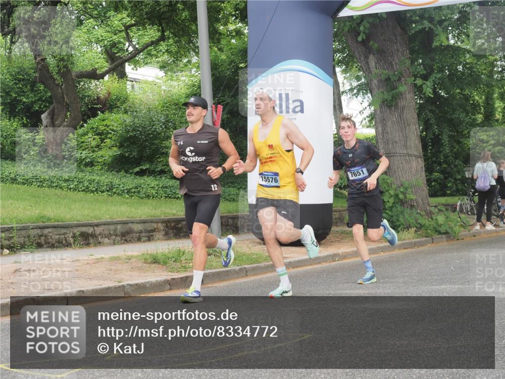 29.06.2025 - hella hamburg halbmarathon KatJ http://msf.ph/oto/8334772 29.06.2025 10:17:45 Zwischen KM18-KM19 1122, 2604, 7651 meine-sportfotos.de