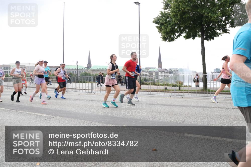 29.06.2025 - hella hamburg halbmarathon Lena Gebhardt http://msf.ph/oto/8334782 29.06.2025 10:47:37 Lombardsbrücke 102, 2107, 1045, 1246, 1434, 1463, 1523, 1618, 1639, 1704, 1926, 2148, 2407, 2491, 2537, 2545, 2704, 2790, 2882, 2994, 3049, 3339, 4037, 4184, 4325, 4423, 4483, 4806, 4856, 4895, 4974, 4975, 5621, 5622, 5886, 5895, 6255, 6256, 6879, 6995, 7403, 7427, 7430, 7431, 7630, 7631, 7970, 8077, 8105, 8131, 8270, 8310, 8550, 8915, 8953, 9018, 9687, 9696, 9697, 10658, 10991, 11351, 11458, 11730, 11738, 11802, 11909, 12431 meine-sportfotos.de