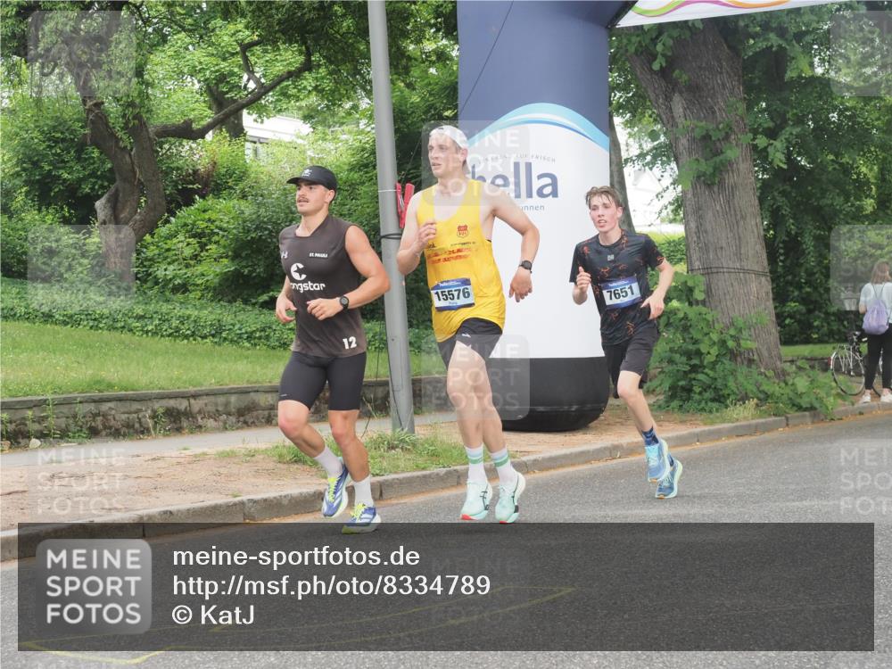 29.06.2025 - hella hamburg halbmarathon KatJ http://msf.ph/oto/8334789 29.06.2025 10:17:45 Zwischen KM18-KM19 1122, 2604, 7651 meine-sportfotos.de