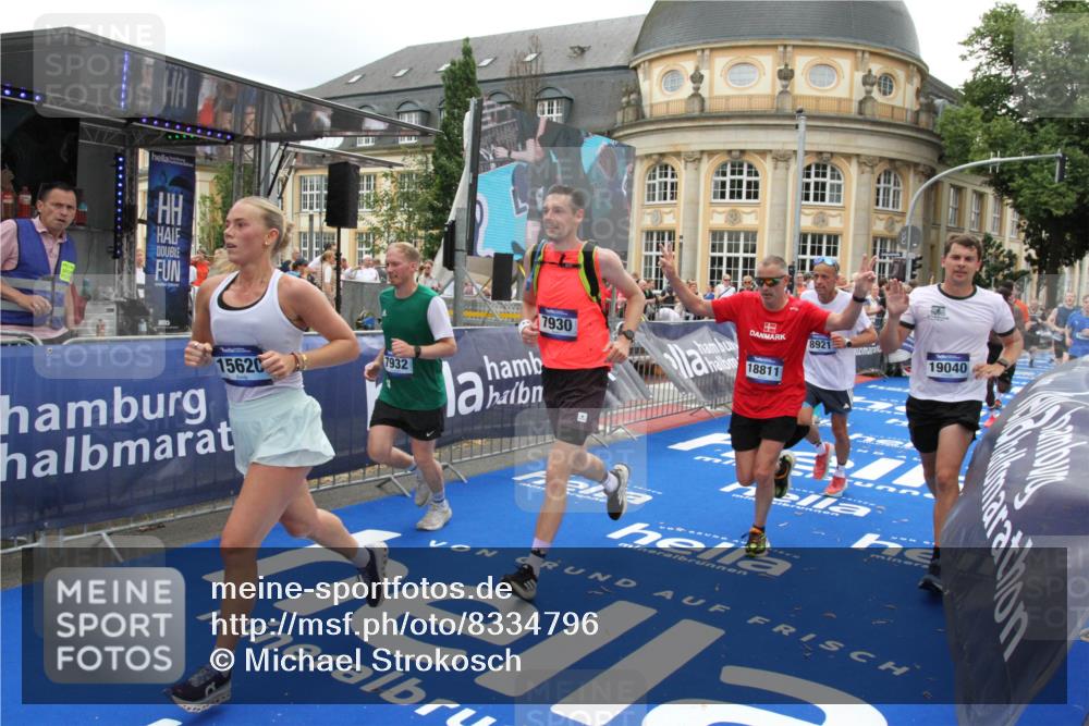 29.06.2025 - hella hamburg halbmarathon Michael Strokosch http://msf.ph/oto/8334796 29.06.2025 10:50:20 Ziel 1119, 4933, 7930, 7932, 8921, 10371, 11607, 12949, 13609, 13690, 14034, 15620, 16000, 16242, 18499, 18811, 19040 meine-sportfotos.de