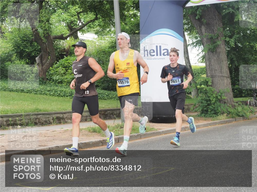 29.06.2025 - hella hamburg halbmarathon KatJ http://msf.ph/oto/8334812 29.06.2025 10:17:45 Zwischen KM18-KM19 1122, 2604, 7651 meine-sportfotos.de