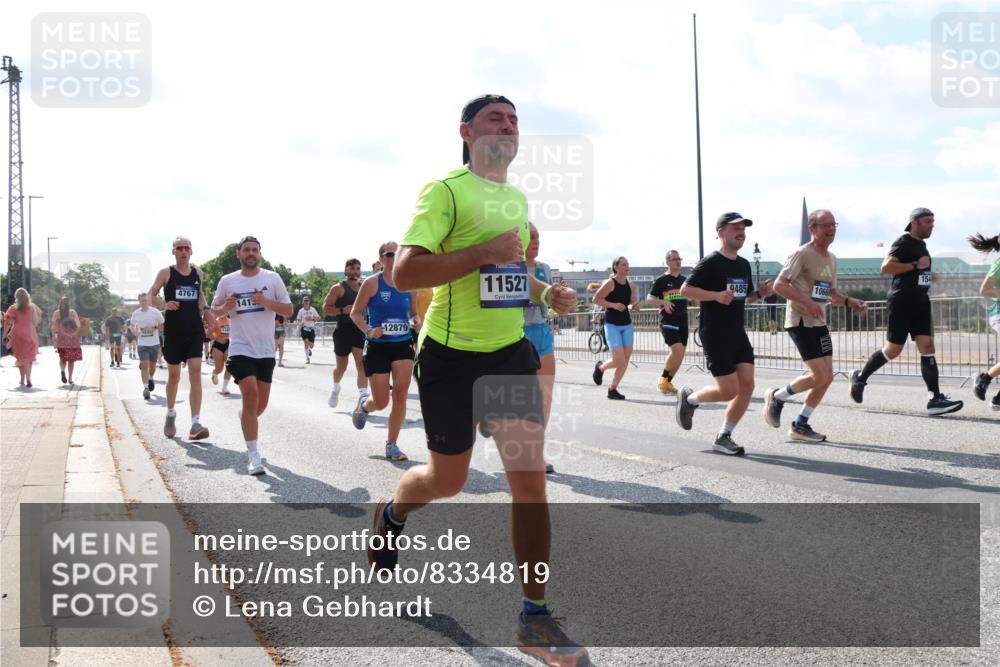29.06.2025 - hella hamburg halbmarathon Lena Gebhardt http://msf.ph/oto/8334819 29.06.2025 10:00:32 Lombardsbrücke 4767, 1345, 1415, 12879, 11527, 9485, 1066, 154, 1019, 1180, 1239, 1264, 1526, 1544, 1568, 1583, 1611, 1681, 2027, 2086, 2099, 2159, 2236, 2346, 2426, 2447, 2474, 2582, 2584, 2606, 2652, 2730, 2982, 3042, 3059, 3141, 3177, 3181, 3319, 3400, 3794, 3861, 3898, 3983, 4419, 4579, 4594, 4632, 4767, 4796, 4813, 4940, 4945, 5272, 5418, 5643, 5728, 6082, 6084, 6104, 6138, 6220, 6260, 6443, 6470, 6581, 8478, 8632, 9553, 9555, 9577, 10074, 10599 meine-sportfotos.de
