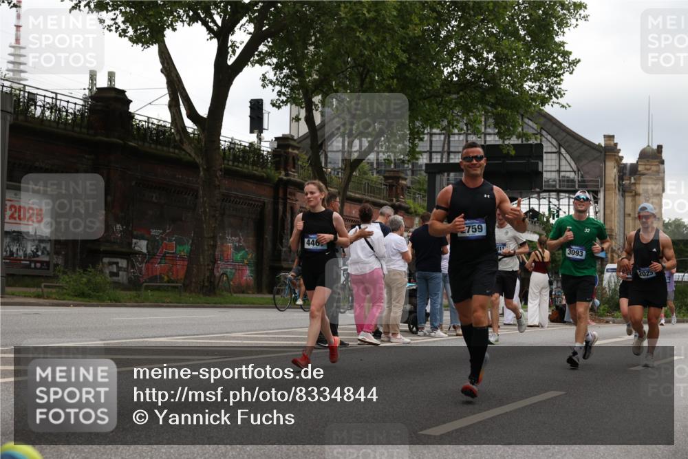 29.06.2025 - hella hamburg halbmarathon Yannick Fuchs http://msf.ph/oto/8334844 29.06.2025 10:51:53 20KM 1595, 1611, 2025, 2488, 2606, 2759, 2806, 2840, 2883, 2907, 3093, 3141, 3859, 4319, 4426, 4467, 4502, 4579, 4632, 4833, 5341, 5926, 6104, 6281, 6302, 6531, 6595, 7138, 7189, 8322, 8585, 9316, 9485, 10599, 10788, 11645, 12585, 13465, 13816, 13880, 14266, 14571, 15217, 15229, 16517, 16531, 17405, 17415, 17455, 17543, 18068, 18180, 18492, 18501, 18587, 18762, 18891 meine-sportfotos.de