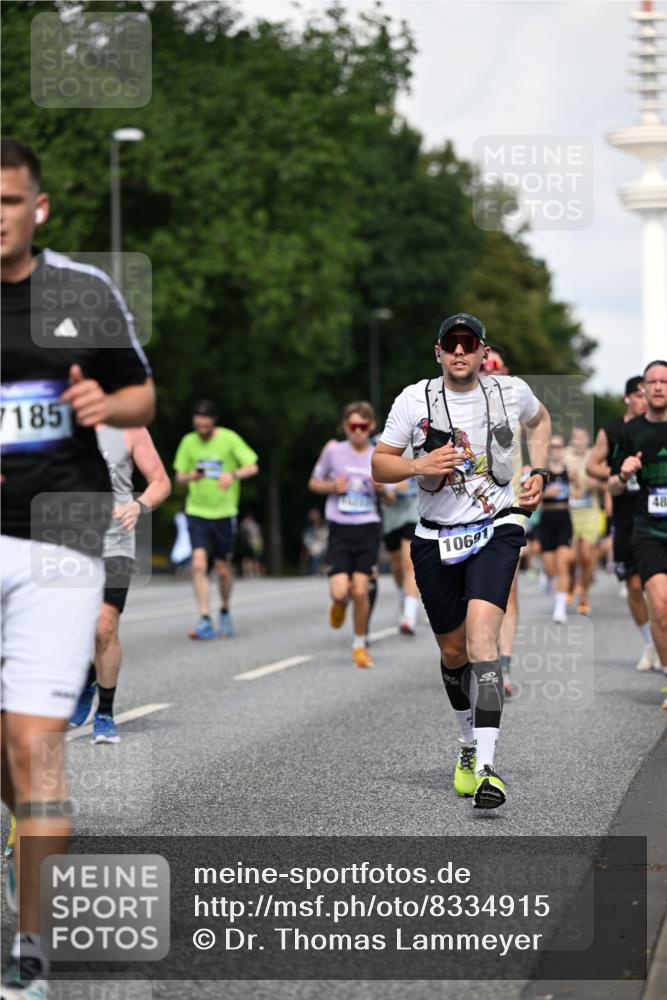 29.06.2025 - hella hamburg halbmarathon Dr. Thomas Lammeyer http://msf.ph/oto/8334915 29.06.2025 09:55:54 Kennedybrücke 1057, 1139, 1169, 1512, 1569, 1604, 3305, 3618, 4565, 4871, 4915, 5007, 5011, 5047, 5231, 5336, 5690, 6373, 6700, 6711, 7185, 7710, 8564, 8852, 9444, 9547, 10493, 10691, 10741, 11062 meine-sportfotos.de