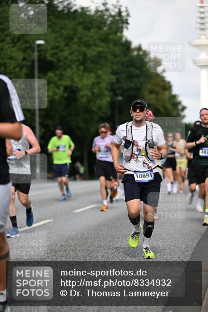 29.06.2025 - hella hamburg halbmarathon Dr. Thomas Lammeyer http://msf.ph/oto/8334932 29.06.2025 09:55:55 Kennedybrücke 1057, 1139, 1169, 1512, 1604, 3305, 3618, 4565, 4871, 4915, 5007, 5011, 5047, 5231, 5336, 5690, 6373, 6700, 6711, 7185, 7710, 8564, 8852, 9444, 9547, 10493, 10691, 10741, 11062 meine-sportfotos.de