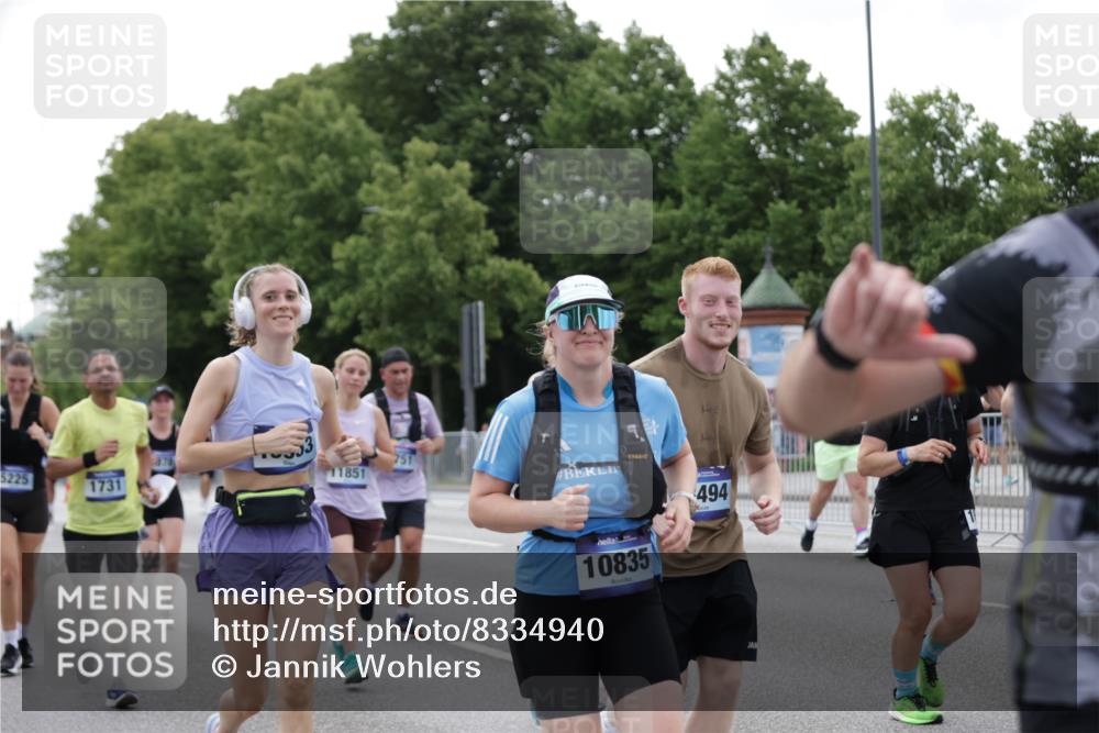 29.06.2025 - hella hamburg halbmarathon Jannik Wohlers http://msf.ph/oto/8334940 29.06.2025 10:40:46 Lombardsbrücke 1317, 1731, 2229, 2805, 3532, 3533, 4234, 4412, 4638, 5086, 5225, 5549, 5688, 5689, 6088, 6474, 6842, 7661, 7821, 7829, 8293, 8385, 8751, 8769, 8878, 8992, 9962, 10269, 10407, 10644, 10835, 11759, 11851, 13168, 13778, 13848, 14253, 14553, 14776, 15076, 15953, 16454, 16802, 16846, 16981, 17233, 17234, 17872, 17879, 18142, 18494, 18580, 18844, 18888 meine-sportfotos.de