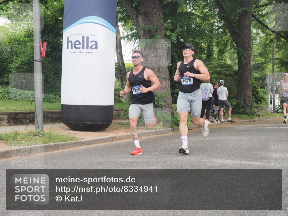 29.06.2025 - hella hamburg halbmarathon KatJ http://msf.ph/oto/8334941 29.06.2025 10:17:48 Zwischen KM18-KM19 1122, 4678, 7651 meine-sportfotos.de