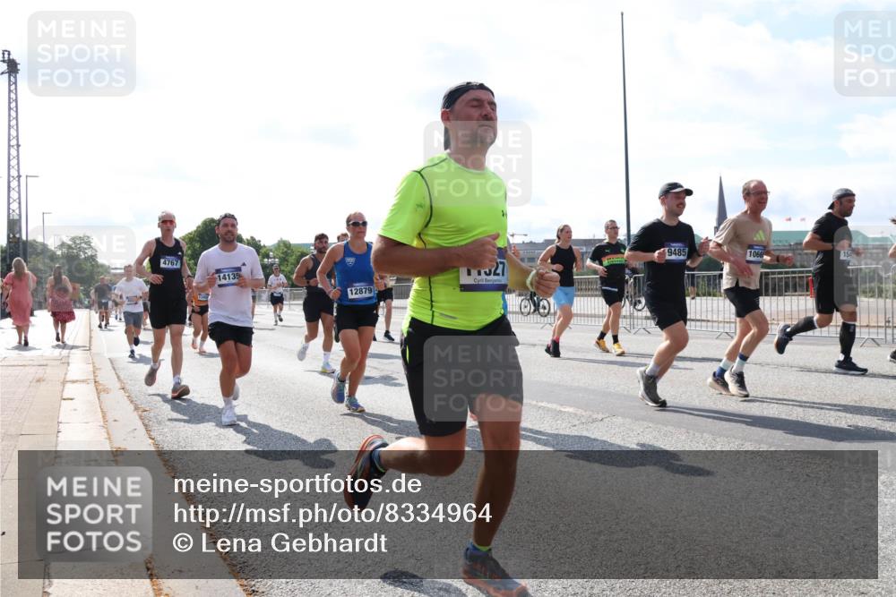 29.06.2025 - hella hamburg halbmarathon Lena Gebhardt http://msf.ph/oto/8334964 29.06.2025 10:00:32 Lombardsbrücke 4767, 1345, 14135, 12879, 2, 27, 9485, 1066, 154, 1019, 1180, 1239, 1264, 1526, 1544, 1568, 1583, 1611, 1681, 2027, 2086, 2099, 2159, 2236, 2346, 2426, 2447, 2474, 2582, 2584, 2606, 2652, 2730, 2982, 3042, 3059, 3141, 3177, 3181, 3319, 3400, 3794, 3861, 3898, 3983, 4419, 4579, 4594, 4632, 4767, 4796, 4813, 4940, 4945, 5272, 5418, 5643, 5728, 6082, 6084, 6104, 6138, 6220, 6260, 6443, 6470, 6581, 8478, 8632, 9553, 9555, 9577, 10074, 10599 meine-sportfotos.de