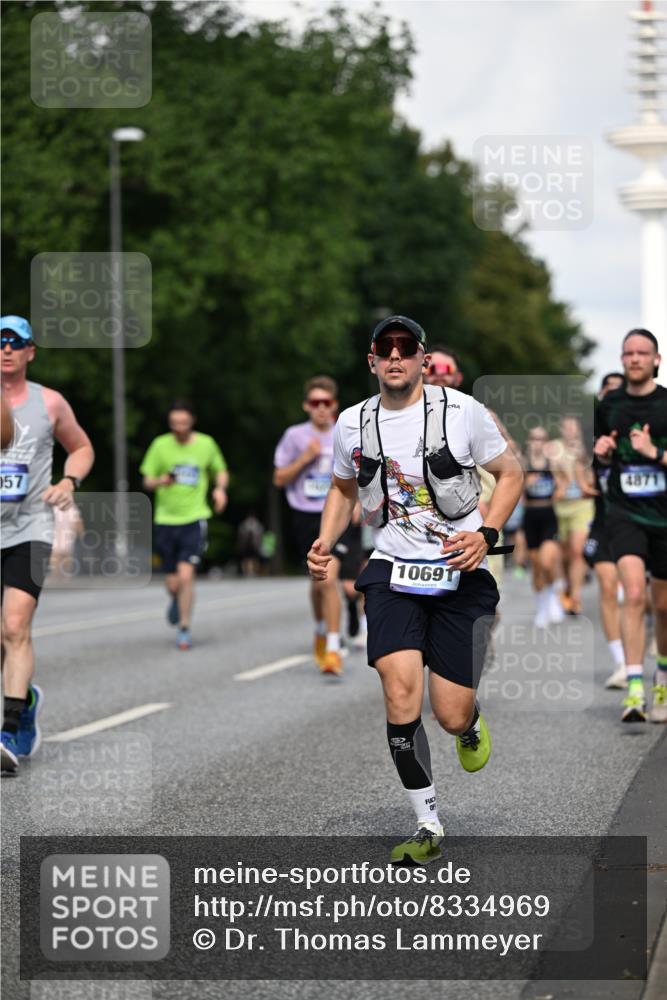 29.06.2025 - hella hamburg halbmarathon Dr. Thomas Lammeyer http://msf.ph/oto/8334969 29.06.2025 09:55:55 Kennedybrücke 1057, 1139, 1169, 1512, 1604, 3305, 3618, 4565, 4871, 4915, 5007, 5011, 5047, 5231, 5336, 5690, 6373, 6700, 6711, 7185, 7710, 8564, 8852, 9444, 9547, 10493, 10691, 10741, 11062 meine-sportfotos.de