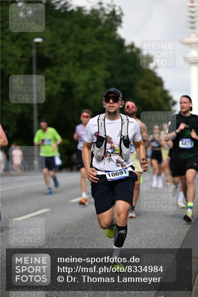 29.06.2025 - hella hamburg halbmarathon Dr. Thomas Lammeyer http://msf.ph/oto/8334984 29.06.2025 09:55:55 Kennedybrücke 1057, 1139, 1169, 1512, 1604, 3305, 3618, 4565, 4871, 4915, 5007, 5011, 5047, 5231, 5336, 5690, 6373, 6700, 6711, 7185, 7710, 8564, 8852, 9444, 9547, 10493, 10691, 10741, 11062 meine-sportfotos.de