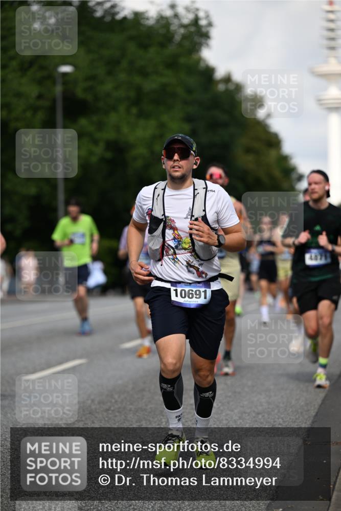 29.06.2025 - hella hamburg halbmarathon Dr. Thomas Lammeyer http://msf.ph/oto/8334994 29.06.2025 09:55:55 Kennedybrücke 1057, 1139, 1169, 1512, 1604, 3305, 3618, 4565, 4871, 4915, 5007, 5011, 5047, 5231, 5336, 5690, 6373, 6700, 6711, 7185, 7710, 8564, 8852, 9444, 9547, 10493, 10691, 10741, 11062 meine-sportfotos.de