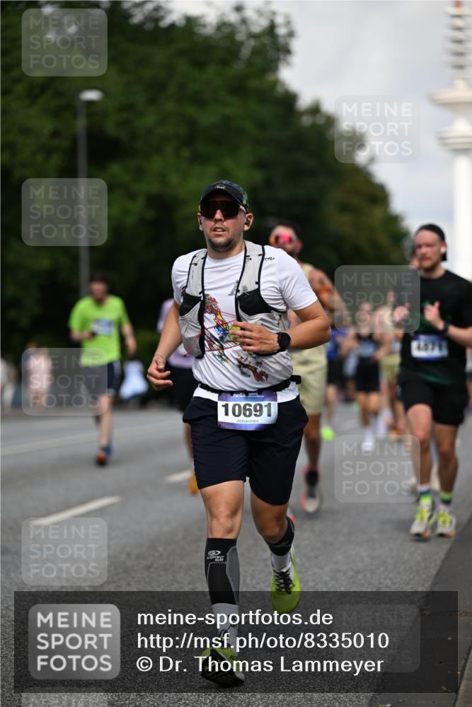 29.06.2025 - hella hamburg halbmarathon Dr. Thomas Lammeyer http://msf.ph/oto/8335010 29.06.2025 09:55:55 Kennedybrücke 1057, 1139, 1169, 1512, 1604, 3305, 3618, 4565, 4871, 4915, 5007, 5011, 5047, 5231, 5336, 5690, 6373, 6700, 6711, 7185, 7710, 8564, 8852, 9444, 9547, 10493, 10691, 10741, 11062 meine-sportfotos.de