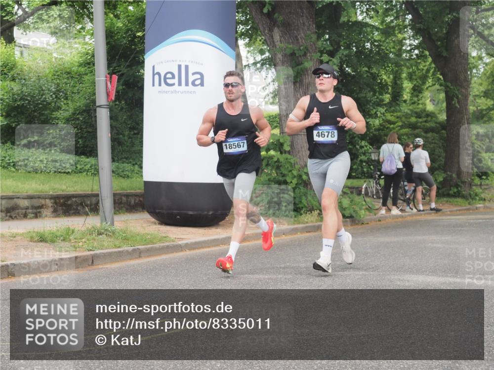 29.06.2025 - hella hamburg halbmarathon KatJ http://msf.ph/oto/8335011 29.06.2025 10:17:48 Zwischen KM18-KM19 1122, 4678, 7651 meine-sportfotos.de