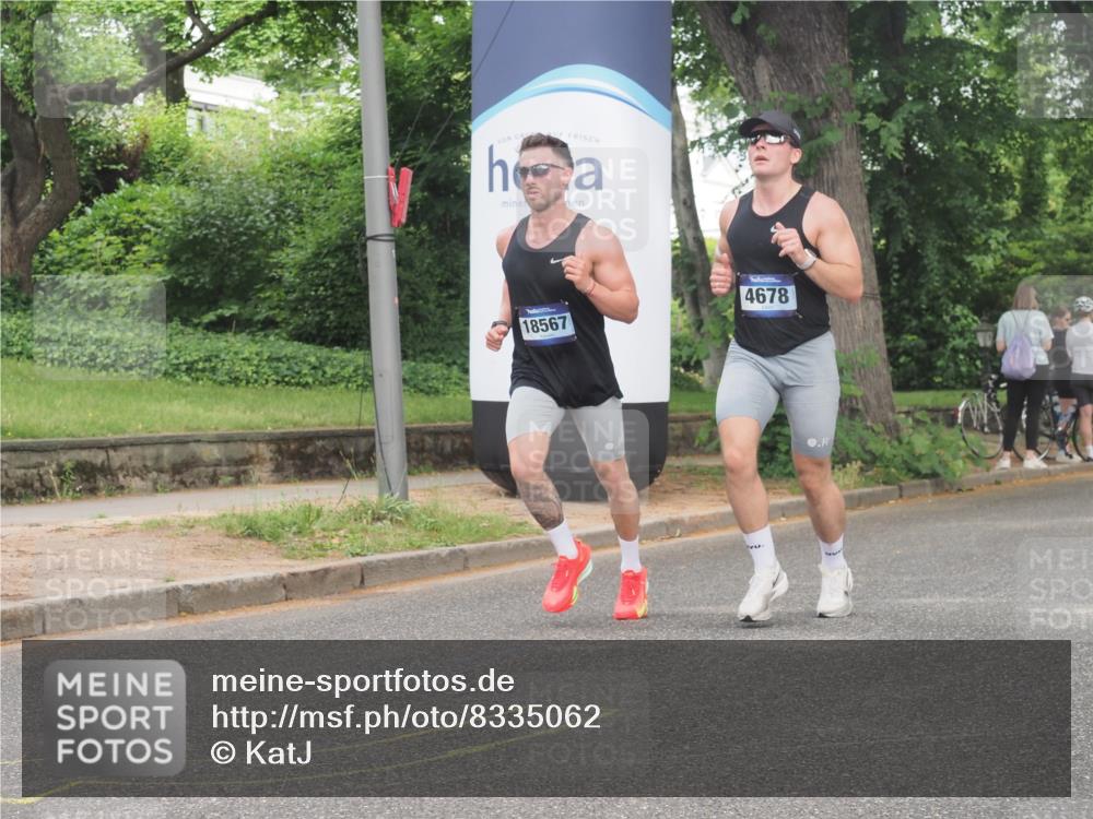 29.06.2025 - hella hamburg halbmarathon KatJ http://msf.ph/oto/8335062 29.06.2025 10:17:48 Zwischen KM18-KM19 1122, 4678, 7651 meine-sportfotos.de