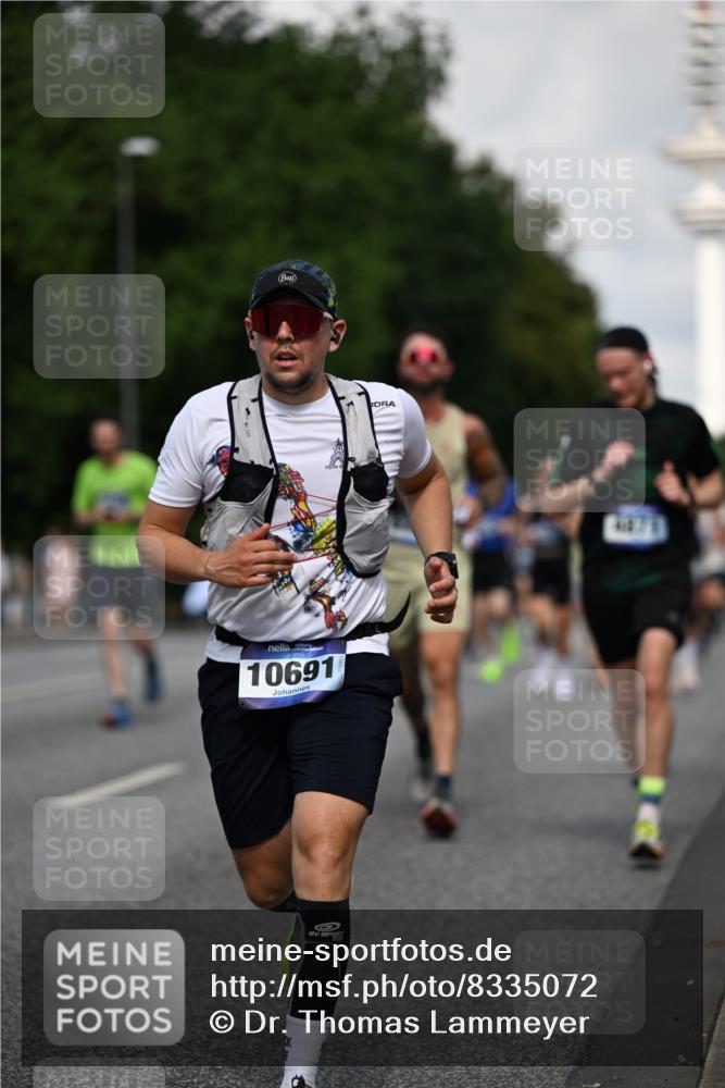 29.06.2025 - hella hamburg halbmarathon Dr. Thomas Lammeyer http://msf.ph/oto/8335072 29.06.2025 09:55:56 Kennedybrücke 1057, 1139, 1169, 1512, 1604, 3305, 3618, 4565, 4871, 4915, 5007, 5011, 5231, 5336, 5690, 6373, 6700, 6711, 7185, 7710, 8564, 8852, 9444, 9547, 10493, 10691, 10741, 11062 meine-sportfotos.de