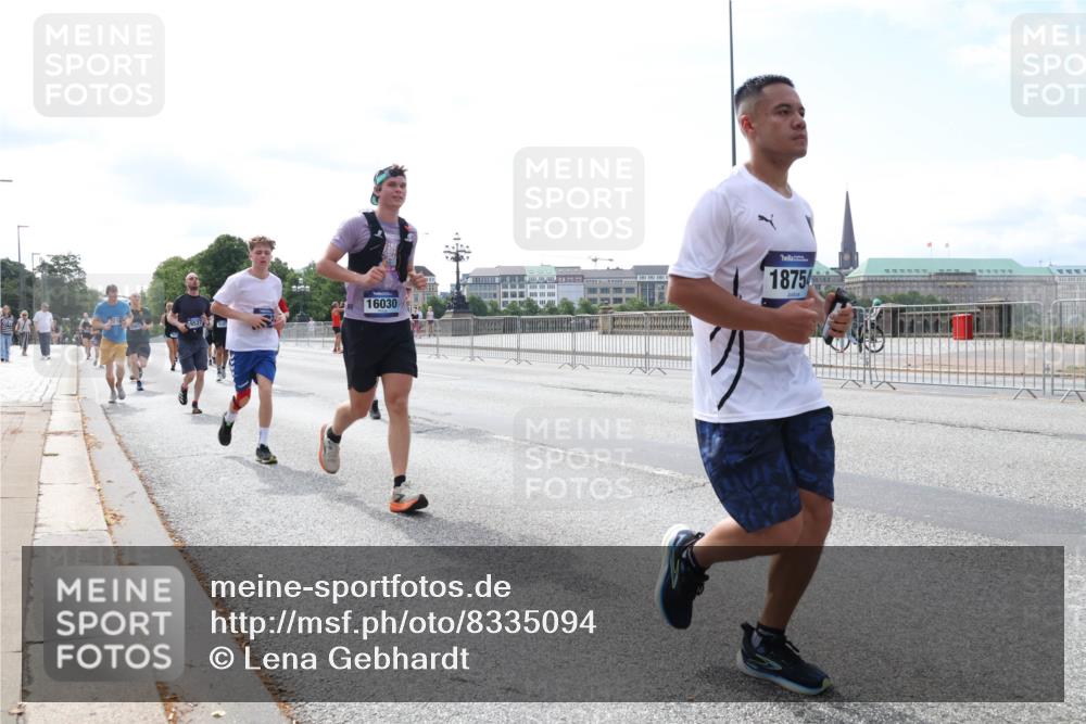 29.06.2025 - hella hamburg halbmarathon Lena Gebhardt http://msf.ph/oto/8335094 29.06.2025 10:13:19 Lombardsbrücke 9527, 16030, 1875, 1007, 1020, 1051, 1747, 1859, 2055, 2942, 2961, 3218, 3360, 3728, 3729, 4187, 4532, 4795, 4950, 5546, 6489, 6717, 6724, 7346, 7446, 7447, 7460, 7873, 8279, 8398, 8405, 8913, 9141, 9527, 9612, 10067, 10402, 11720, 12492, 13331, 13928, 14404, 15531, 15663, 15922, 16030, 16255, 16323, 16437, 17474, 17699, 17988, 18048, 18222, 18231, 18320, 18530, 18732 meine-sportfotos.de