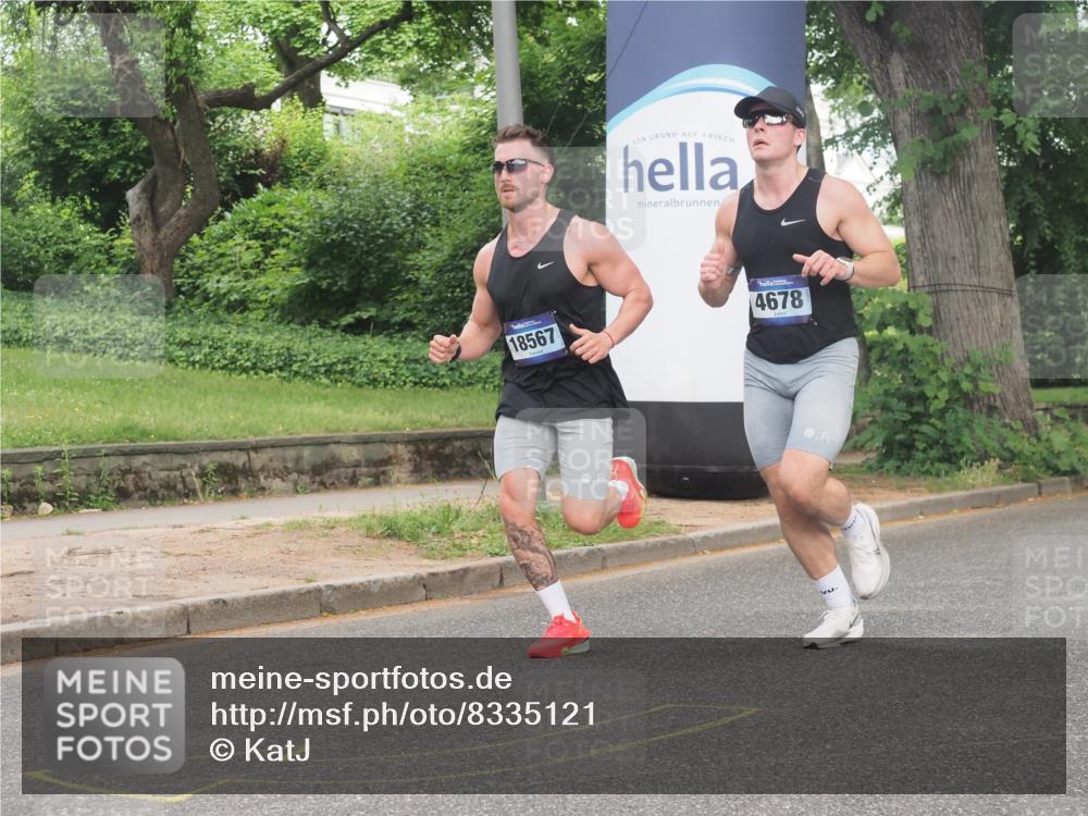 29.06.2025 - hella hamburg halbmarathon KatJ http://msf.ph/oto/8335121 29.06.2025 10:17:49 Zwischen KM18-KM19 1122, 4678, 7651 meine-sportfotos.de