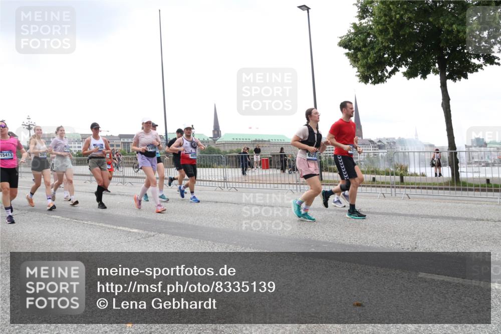 29.06.2025 - hella hamburg halbmarathon Lena Gebhardt http://msf.ph/oto/8335139 29.06.2025 10:47:38 Lombardsbrücke 15413, 1045, 1246, 1392, 1434, 1463, 1523, 1618, 1639, 1704, 1926, 2148, 2407, 2491, 2537, 2545, 2704, 2790, 2882, 2994, 3049, 3339, 4037, 4184, 4325, 4423, 4806, 4856, 4895, 4974, 4975, 5621, 5622, 5886, 5895, 6255, 6256, 6879, 6995, 7403, 7427, 7430, 7431, 7630, 7631, 7970, 8077, 8105, 8131, 8270, 8310, 8550, 8915, 8953, 9018, 9687, 9696, 9697, 10658, 10991, 11351, 11458, 11730, 11738, 11802, 11909, 12431 meine-sportfotos.de