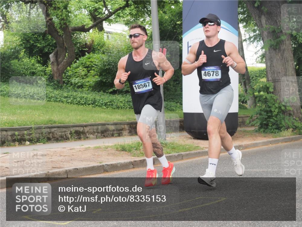 29.06.2025 - hella hamburg halbmarathon KatJ http://msf.ph/oto/8335153 29.06.2025 10:17:49 Zwischen KM18-KM19 1122, 4678, 7651 meine-sportfotos.de