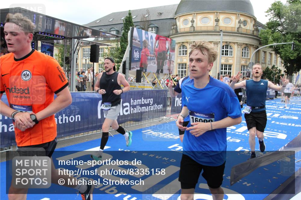 29.06.2025 - hella hamburg halbmarathon Michael Strokosch http://msf.ph/oto/8335158 29.06.2025 10:50:24 Ziel 4247, 4933, 6795, 8899, 8921, 12035, 12949, 13609, 13690, 14034, 16000, 16242, 18499 meine-sportfotos.de