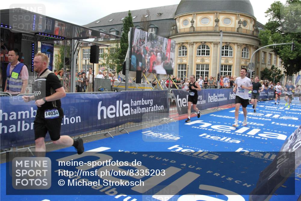 29.06.2025 - hella hamburg halbmarathon Michael Strokosch http://msf.ph/oto/8335203 29.06.2025 10:50:27 Ziel 4127, 4247, 6795, 8899, 11455, 12035, 12624, 12949, 14034, 16242, 18394 meine-sportfotos.de