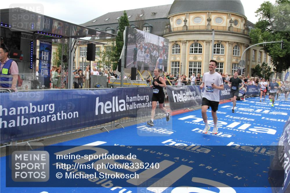 29.06.2025 - hella hamburg halbmarathon Michael Strokosch http://msf.ph/oto/8335240 29.06.2025 10:50:28 Ziel 4127, 4247, 6795, 8899, 11455, 12035, 12624, 14034, 14626, 17319, 18394 meine-sportfotos.de