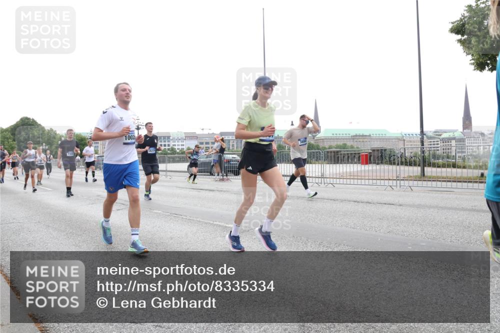 29.06.2025 - hella hamburg halbmarathon Lena Gebhardt http://msf.ph/oto/8335334 29.06.2025 10:38:04 Lombardsbrücke 7350, 1002, 16220, 3880, 1196, 1394, 1457, 1475, 1578, 1596, 1742, 1791, 1799, 1901, 1966, 1985, 2113, 2199, 2498, 2786, 2853, 3010, 3230, 3242, 3246, 3338, 3635, 3636, 3716, 3880, 4414, 4921, 5139, 5300, 5522, 5713, 5875, 6199, 6200, 6243, 6362, 6697, 6751, 6930, 7118, 7165, 7244, 7321, 7350, 7552, 7629, 7696, 7868, 7914, 8985, 9247, 9288, 9895, 10159, 10506, 10836, 11087, 11543, 12254, 12472, 12824, 16680, 17798 meine-sportfotos.de
