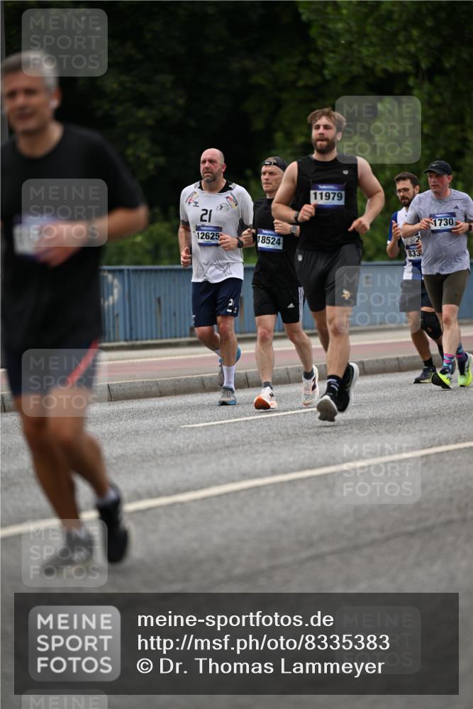 29.06.2025 - hella hamburg halbmarathon Dr. Thomas Lammeyer http://msf.ph/oto/8335383 29.06.2025 10:40:00 Kennedybrücke 1336, 2352, 2412, 2588, 2827, 3828, 4413, 4965, 5147, 6029, 6189, 6867, 7275, 8356, 8567, 8947, 9470, 9819, 10047, 10565, 10567, 10652, 11187, 11198, 11233, 11359 meine-sportfotos.de