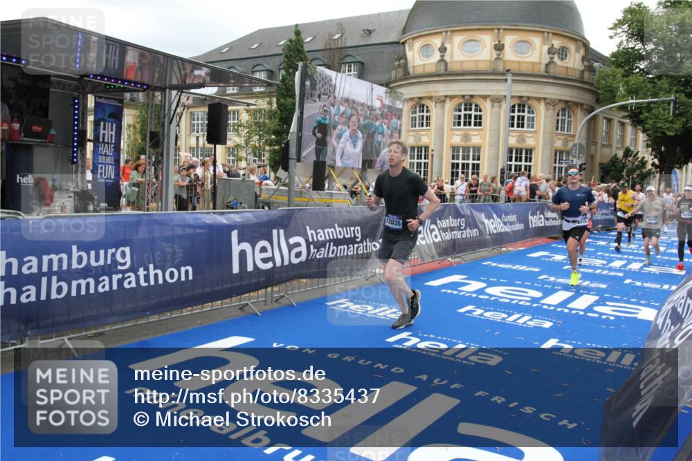 29.06.2025 - hella hamburg halbmarathon Michael Strokosch http://msf.ph/oto/8335437 29.06.2025 10:50:30 Ziel 3414, 4127, 4247, 5447, 6795, 8153, 8899, 11455, 12035, 12624, 14626, 17319, 18394 meine-sportfotos.de