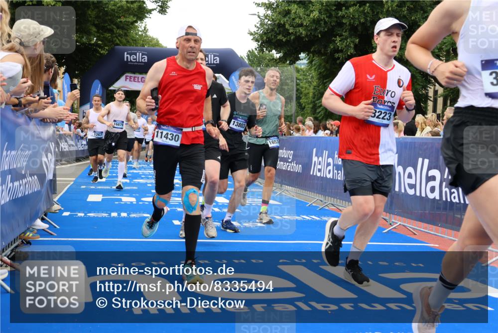 29.06.2025 - hella hamburg halbmarathon Strokosch-Dieckow http://msf.ph/oto/8335494 29.06.2025 10:54:17 Ziel 1267, 1442, 3103, 3177, 3426, 3861, 3898, 4635, 6082, 6084, 6443, 6511, 6512, 7274, 8223, 8772, 11430, 12213, 12362, 13033, 13289, 13803, 15169, 15524, 15946, 16327, 16527, 16574, 16750, 16780, 16879, 17087, 17698, 18268 meine-sportfotos.de