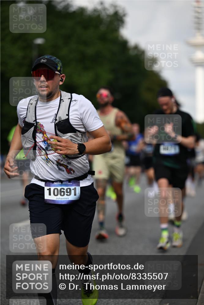 29.06.2025 - hella hamburg halbmarathon Dr. Thomas Lammeyer http://msf.ph/oto/8335507 29.06.2025 09:55:56 Kennedybrücke 1057, 1139, 1169, 1512, 1604, 3305, 3618, 4565, 4871, 4915, 5007, 5011, 5231, 5336, 5690, 6373, 6700, 6711, 7185, 7710, 8564, 8852, 9444, 9547, 10493, 10691, 10741, 11062 meine-sportfotos.de