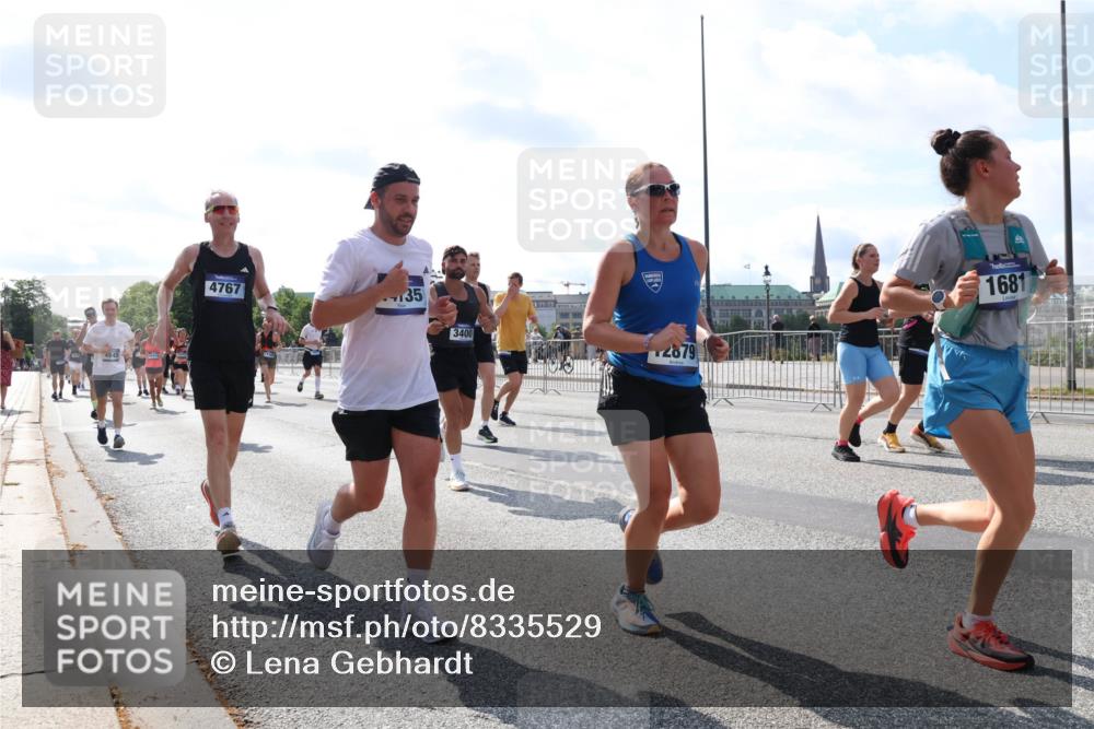29.06.2025 - hella hamburg halbmarathon Lena Gebhardt http://msf.ph/oto/8335529 29.06.2025 10:00:33 Lombardsbrücke 4767, 35, 3400, 1681, 2879, 1019, 1180, 1239, 1264, 1526, 1544, 1568, 1583, 1611, 1681, 2027, 2086, 2099, 2159, 2236, 2346, 2426, 2447, 2474, 2606, 2652, 2730, 2982, 3042, 3059, 3141, 3177, 3181, 3319, 3400, 3794, 3861, 3898, 3983, 4419, 4579, 4594, 4616, 4632, 4767, 4796, 4813, 4940, 4945, 5272, 5418, 5643, 5728, 6082, 6084, 6104, 6138, 6220, 6260, 6443, 6470, 6581, 6757, 8478, 8632, 9553, 9555, 9577, 10074, 10599 meine-sportfotos.de
