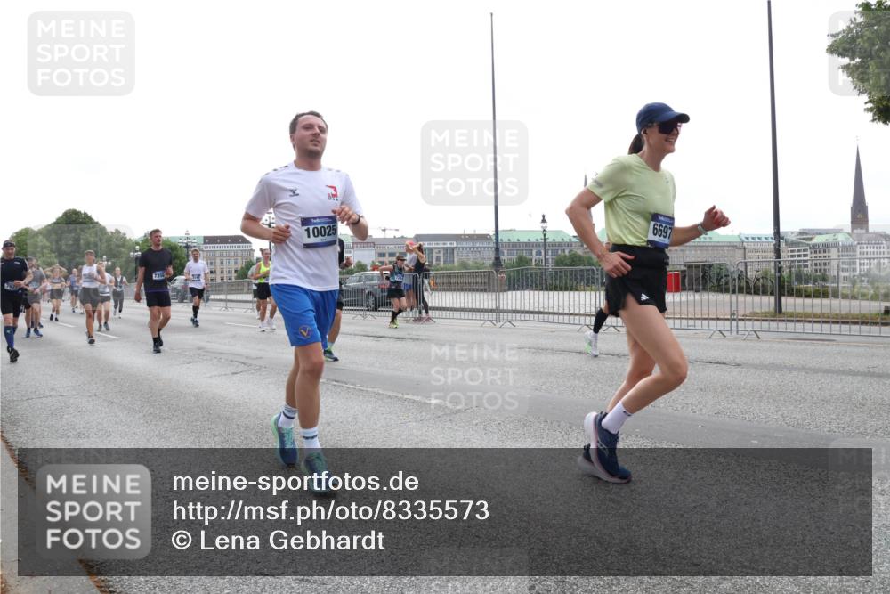 29.06.2025 - hella hamburg halbmarathon Lena Gebhardt http://msf.ph/oto/8335573 29.06.2025 10:38:04 Lombardsbrücke 7350, 6697, 10025, 1196, 1394, 1457, 1475, 1578, 1596, 1742, 1791, 1799, 1901, 1966, 1985, 2113, 2199, 2498, 2786, 2853, 3010, 3230, 3242, 3246, 3338, 3635, 3636, 3716, 3880, 4414, 4921, 5139, 5300, 5522, 5713, 5875, 6199, 6200, 6243, 6362, 6697, 6751, 6930, 7118, 7165, 7244, 7321, 7350, 7552, 7629, 7696, 7868, 7914, 8985, 9247, 9288, 9895, 10159, 10506, 10836, 11087, 11543, 12254, 12472, 12824, 16680, 17798 meine-sportfotos.de