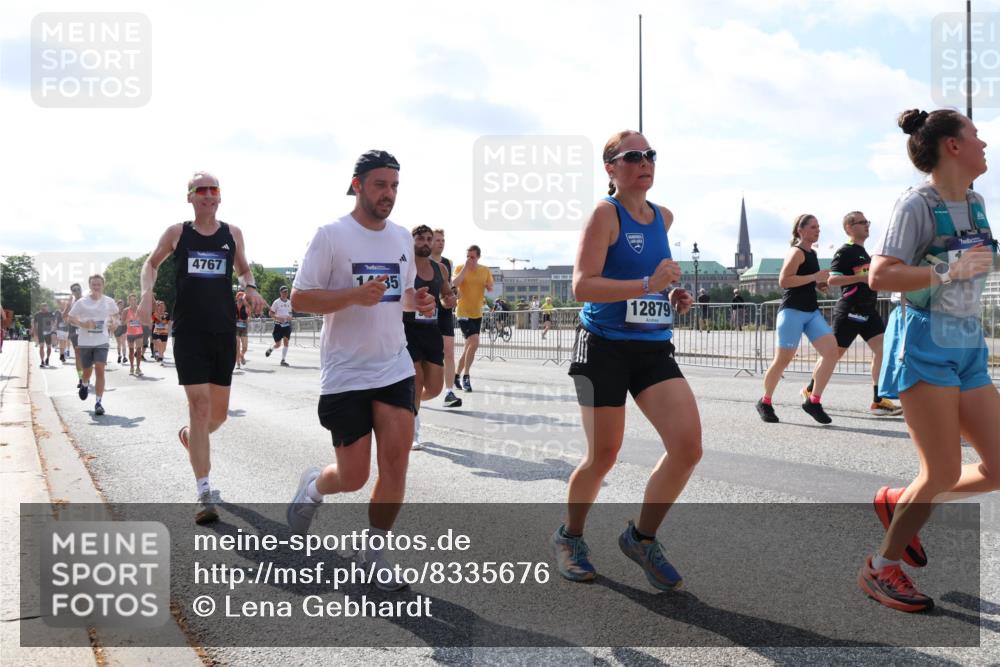 29.06.2025 - hella hamburg halbmarathon Lena Gebhardt http://msf.ph/oto/8335676 29.06.2025 10:00:33 Lombardsbrücke 4767, 135, 12879, 1019, 1180, 1239, 1264, 1526, 1544, 1568, 1583, 1611, 1681, 2027, 2086, 2099, 2159, 2236, 2346, 2426, 2447, 2474, 2606, 2652, 2730, 2982, 3042, 3059, 3141, 3177, 3181, 3319, 3400, 3794, 3861, 3898, 3983, 4419, 4579, 4594, 4616, 4632, 4767, 4796, 4813, 4940, 4945, 5272, 5418, 5643, 5728, 6082, 6084, 6104, 6138, 6220, 6260, 6443, 6470, 6581, 6757, 8478, 8632, 9553, 9555, 9577, 10074, 10599 meine-sportfotos.de