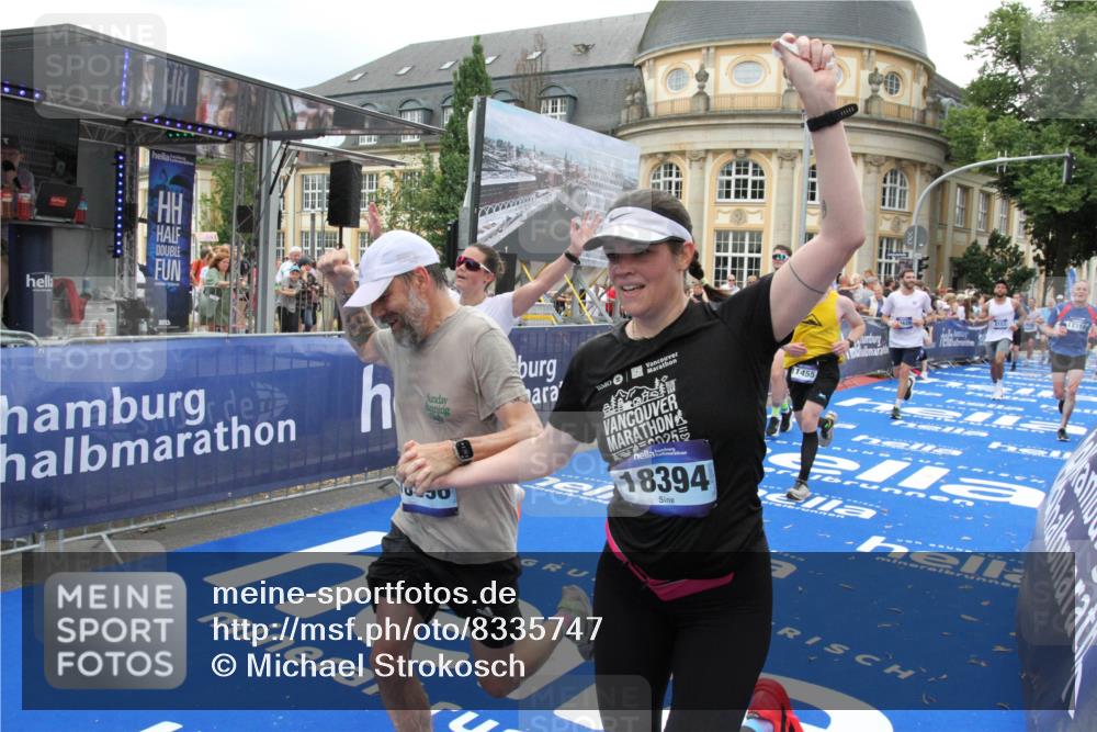 29.06.2025 - hella hamburg halbmarathon Michael Strokosch http://msf.ph/oto/8335747 29.06.2025 10:50:32 Ziel 3414, 4127, 5447, 6282, 6795, 7397, 8153, 11455, 12035, 12624, 13812, 14626, 16806, 17247, 17319, 18394 meine-sportfotos.de