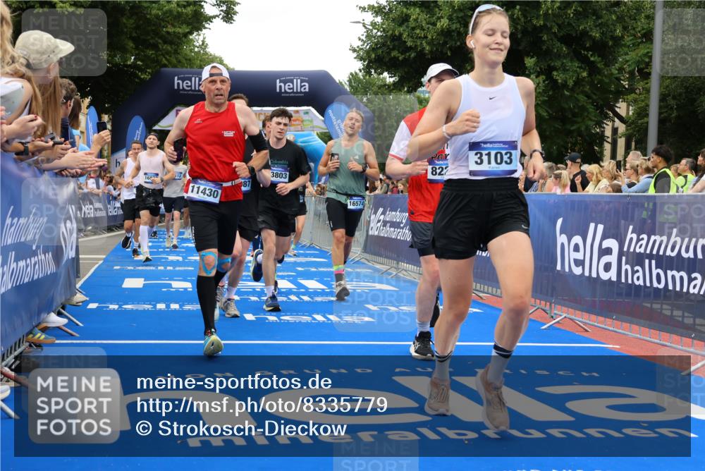 29.06.2025 - hella hamburg halbmarathon Strokosch-Dieckow http://msf.ph/oto/8335779 29.06.2025 10:54:17 Ziel 1267, 1442, 3103, 3177, 3426, 3861, 3898, 4635, 6082, 6084, 6443, 6511, 6512, 7274, 8223, 8772, 11430, 12213, 12362, 13033, 13289, 13803, 15169, 15524, 15946, 16327, 16527, 16574, 16750, 16780, 16879, 17087, 17698, 18268 meine-sportfotos.de