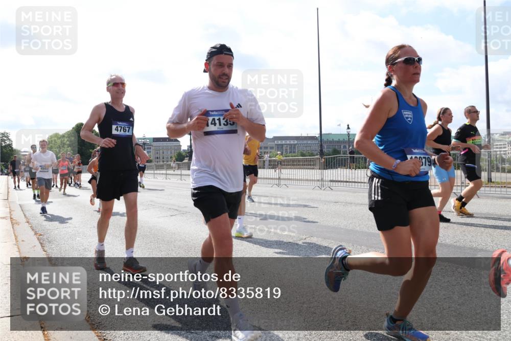 29.06.2025 - hella hamburg halbmarathon Lena Gebhardt http://msf.ph/oto/8335819 29.06.2025 10:00:33 Lombardsbrücke 4945, 4767, 4135, 979, 1019, 1180, 1239, 1264, 1526, 1544, 1568, 1583, 1611, 1681, 2027, 2086, 2099, 2159, 2236, 2346, 2426, 2447, 2474, 2606, 2652, 2730, 2982, 3042, 3059, 3141, 3177, 3181, 3319, 3400, 3794, 3861, 3898, 3983, 4419, 4579, 4594, 4616, 4632, 4767, 4796, 4813, 4940, 4945, 5272, 5418, 5643, 5728, 6082, 6084, 6104, 6138, 6220, 6260, 6443, 6470, 6581, 6757, 8478, 8632, 9553, 9555, 9577, 10074, 10599 meine-sportfotos.de