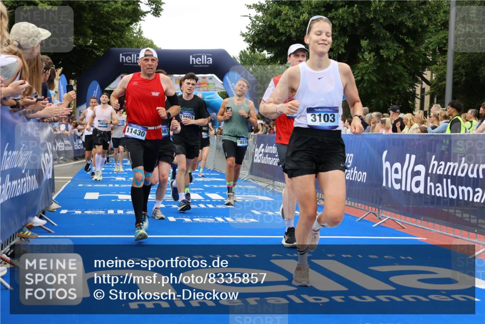 29.06.2025 - hella hamburg halbmarathon Strokosch-Dieckow http://msf.ph/oto/8335857 29.06.2025 10:54:17 Ziel 1267, 1442, 3103, 3177, 3426, 3861, 3898, 4635, 6082, 6084, 6443, 6511, 6512, 7274, 8223, 8772, 11430, 12213, 12362, 13033, 13289, 13803, 15169, 15524, 15946, 16327, 16527, 16574, 16750, 16780, 16879, 17087, 17698, 18268 meine-sportfotos.de