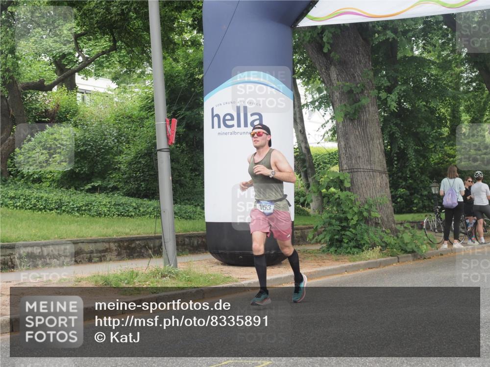 29.06.2025 - hella hamburg halbmarathon KatJ http://msf.ph/oto/8335891 29.06.2025 10:18:04 Zwischen KM18-KM19 1953 meine-sportfotos.de
