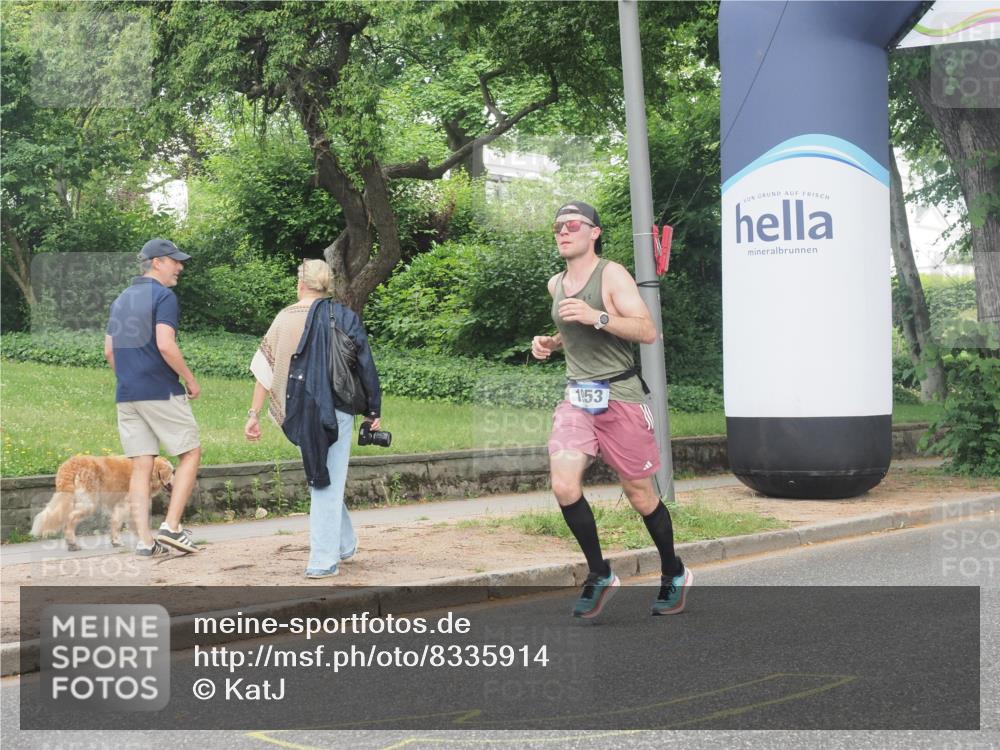 29.06.2025 - hella hamburg halbmarathon KatJ http://msf.ph/oto/8335914 29.06.2025 10:18:05 Zwischen KM18-KM19 1953 meine-sportfotos.de