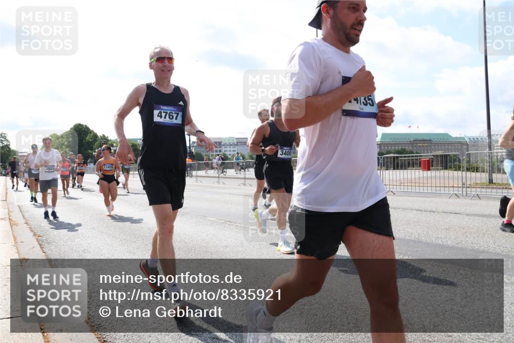 29.06.2025 - hella hamburg halbmarathon Lena Gebhardt http://msf.ph/oto/8335921 29.06.2025 10:00:34 Lombardsbrücke 4945, 13459, 4767, 3400, 135, 1019, 1180, 1239, 1526, 1544, 1568, 1583, 1611, 1681, 2027, 2086, 2099, 2159, 2236, 2346, 2426, 2447, 2474, 2606, 2652, 2730, 2982, 3042, 3059, 3141, 3177, 3181, 3319, 3400, 3794, 3861, 3898, 3983, 4419, 4579, 4594, 4616, 4632, 4767, 4796, 4813, 4940, 4945, 5272, 5418, 5643, 5728, 6082, 6084, 6104, 6138, 6220, 6260, 6443, 6470, 6581, 6714, 6757, 8478, 8632, 8923, 9124, 9553, 9555, 9577, 10074, 10599 meine-sportfotos.de