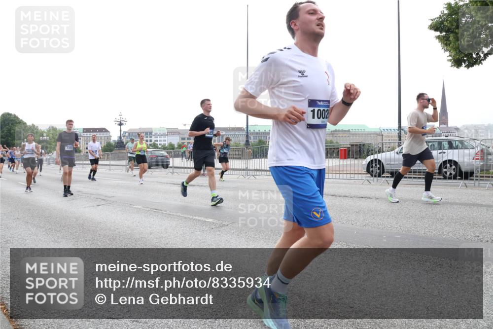29.06.2025 - hella hamburg halbmarathon Lena Gebhardt http://msf.ph/oto/8335934 29.06.2025 10:38:05 Lombardsbrücke 7350, 18937, 622, 1002, 1196, 1394, 1457, 1475, 1578, 1596, 1742, 1791, 1799, 1901, 1966, 1985, 2113, 2199, 2498, 2786, 2853, 3010, 3230, 3242, 3246, 3286, 3338, 3635, 3636, 3716, 3880, 4414, 4921, 5139, 5300, 5522, 5713, 5875, 6199, 6200, 6243, 6362, 6697, 6751, 6930, 7118, 7165, 7244, 7321, 7350, 7552, 7629, 7696, 7868, 7914, 8985, 9247, 9288, 9895, 10159, 10506, 10836, 11087, 11543, 12254, 12472, 12824, 17798 meine-sportfotos.de