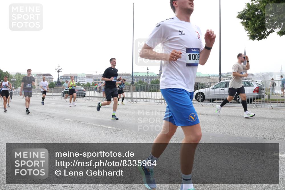 29.06.2025 - hella hamburg halbmarathon Lena Gebhardt http://msf.ph/oto/8335964 29.06.2025 10:38:05 Lombardsbrücke 7350, 6220, 1002, 1196, 1394, 1457, 1475, 1578, 1596, 1742, 1791, 1799, 1901, 1966, 1985, 2113, 2199, 2498, 2786, 2853, 3010, 3230, 3242, 3246, 3286, 3338, 3635, 3636, 3716, 3880, 4414, 4921, 5139, 5300, 5522, 5713, 5875, 6199, 6200, 6243, 6362, 6697, 6751, 6930, 7118, 7165, 7244, 7321, 7350, 7552, 7629, 7696, 7868, 7914, 8985, 9247, 9288, 9895, 10159, 10506, 10836, 11087, 11543, 12254, 12472, 12824, 17798 meine-sportfotos.de