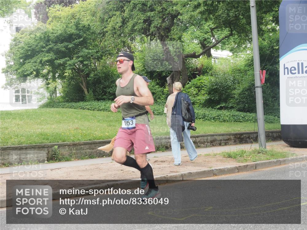 29.06.2025 - hella hamburg halbmarathon KatJ http://msf.ph/oto/8336049 29.06.2025 10:18:05 Zwischen KM18-KM19 1953 meine-sportfotos.de