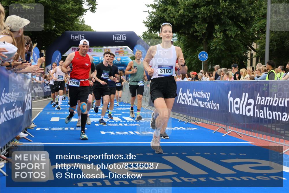 29.06.2025 - hella hamburg halbmarathon Strokosch-Dieckow http://msf.ph/oto/8336087 29.06.2025 10:54:17 Ziel 1267, 1442, 3103, 3177, 3426, 3861, 3898, 4635, 6082, 6084, 6443, 6511, 6512, 7274, 8223, 8772, 11430, 12213, 12362, 13033, 13289, 13803, 15169, 15524, 15946, 16327, 16527, 16574, 16750, 16780, 16879, 17087, 17698, 18268 meine-sportfotos.de